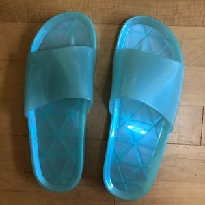 UO pool slides